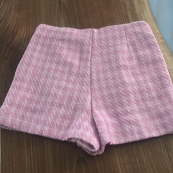 NWOT plaid skort with faux pearl buttons 🩷 New without tags. Ladies small - Picture 10 of 10